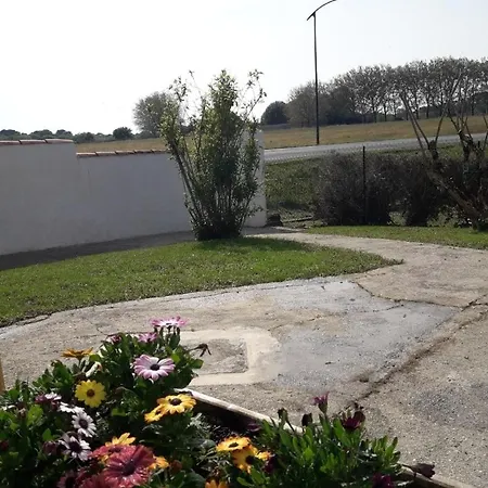 Malau Pour 6 Personnes Pres De Royan Et Ses Plages, Charente Maritime