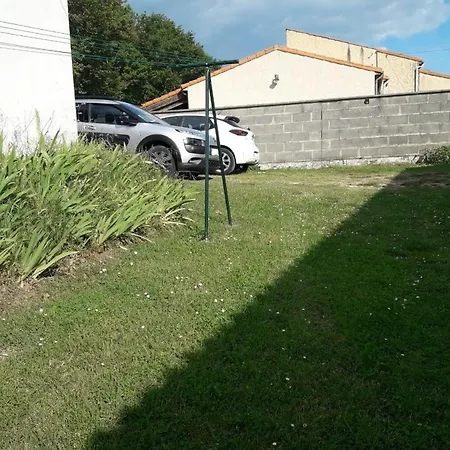 Malau Pour 6 Personnes Près De Royan Et Ses Plages, Charente Maritime *