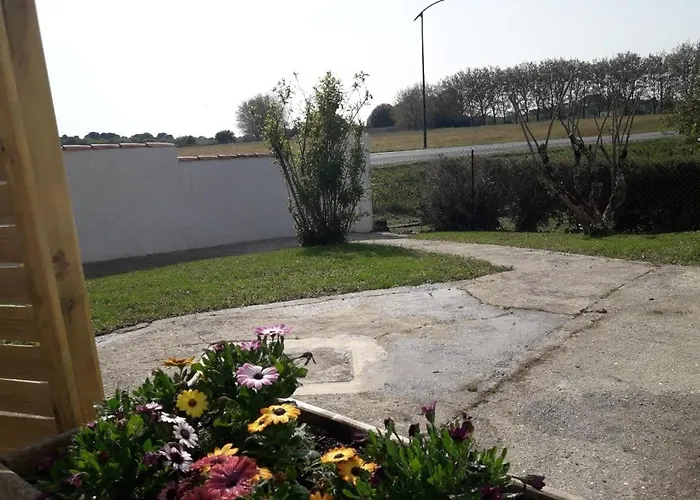 Malau Pour 6 Personnes Pres De Royan Et Ses Plages, Charente Maritime