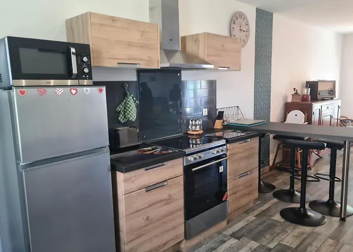 Malau Pour 6 Personnes Pres De Royan Et Ses Plages, Charente Maritime *