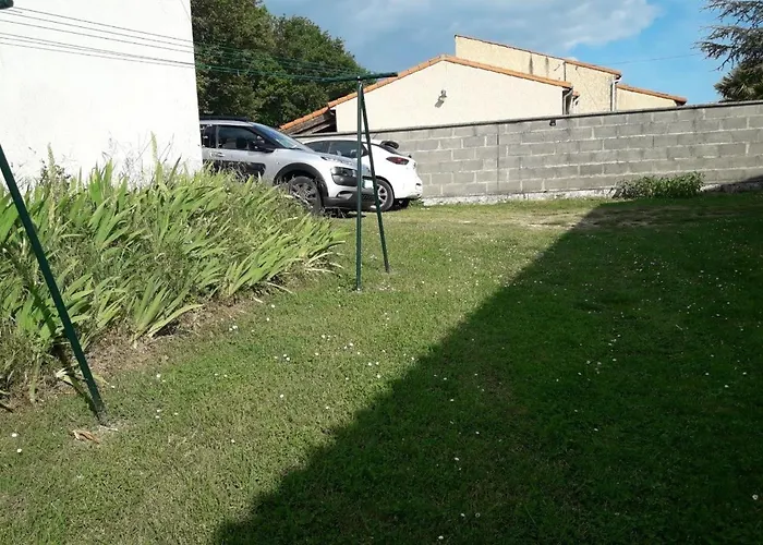 Malau Pour 6 Personnes Pres De Royan Et Ses Plages, Charente Maritime *