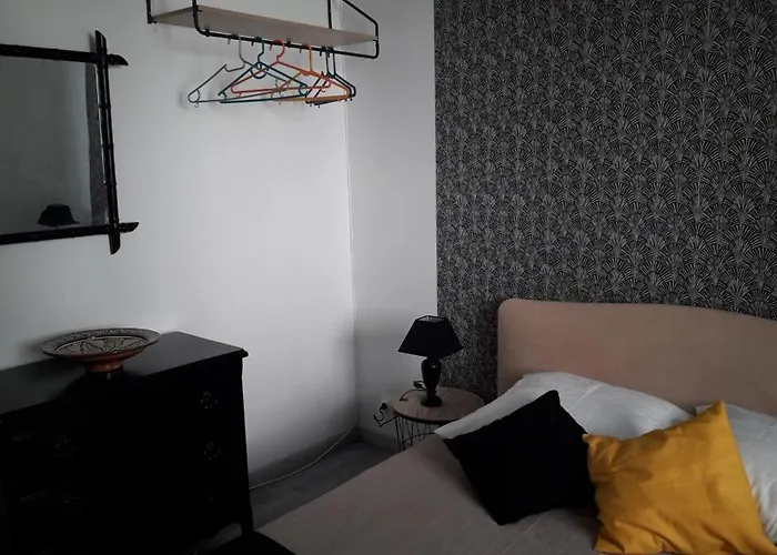 Malau Pour 6 Personnes Pres De Royan Et Ses Plages, Charente Maritime *