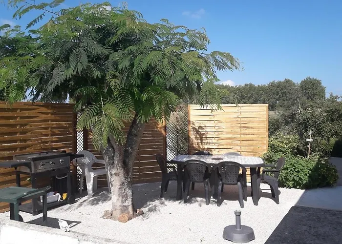 Malau Pour 6 Personnes Pres De Royan Et Ses Plages, Charente Maritime *